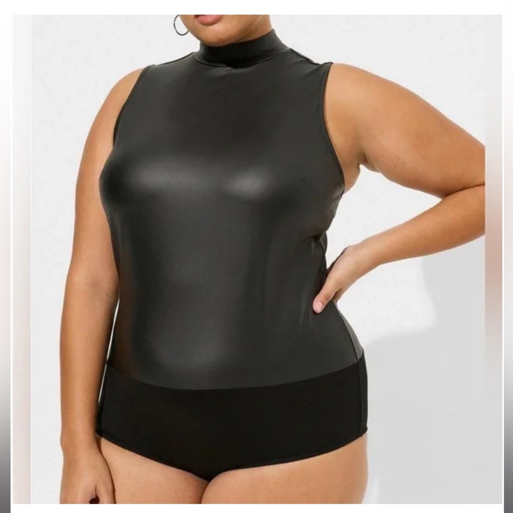GUC Torrid Black Faux Leather Mock Turtleneck Bodysuit Size 2